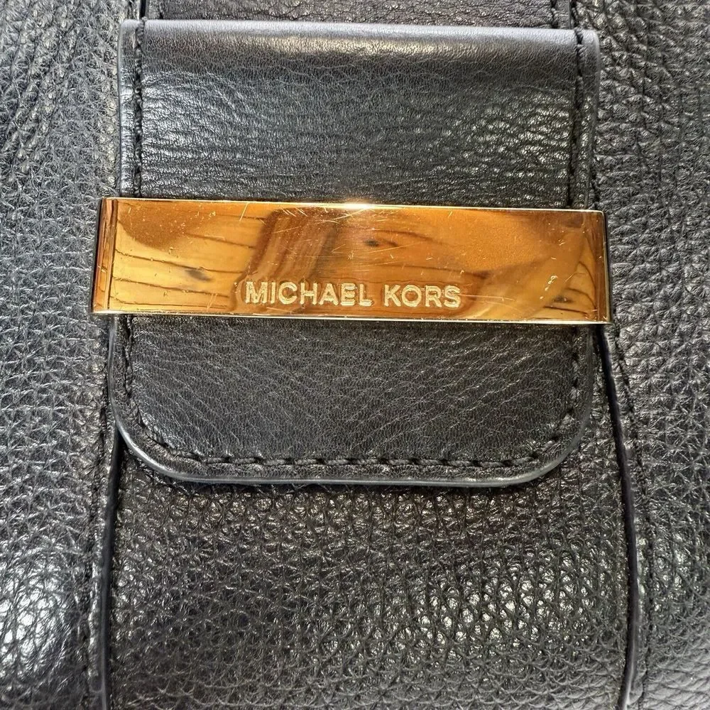 Michael Kors Pebbled Black Leather Bag With Gold Colored Logo Engraved‎ Hardware